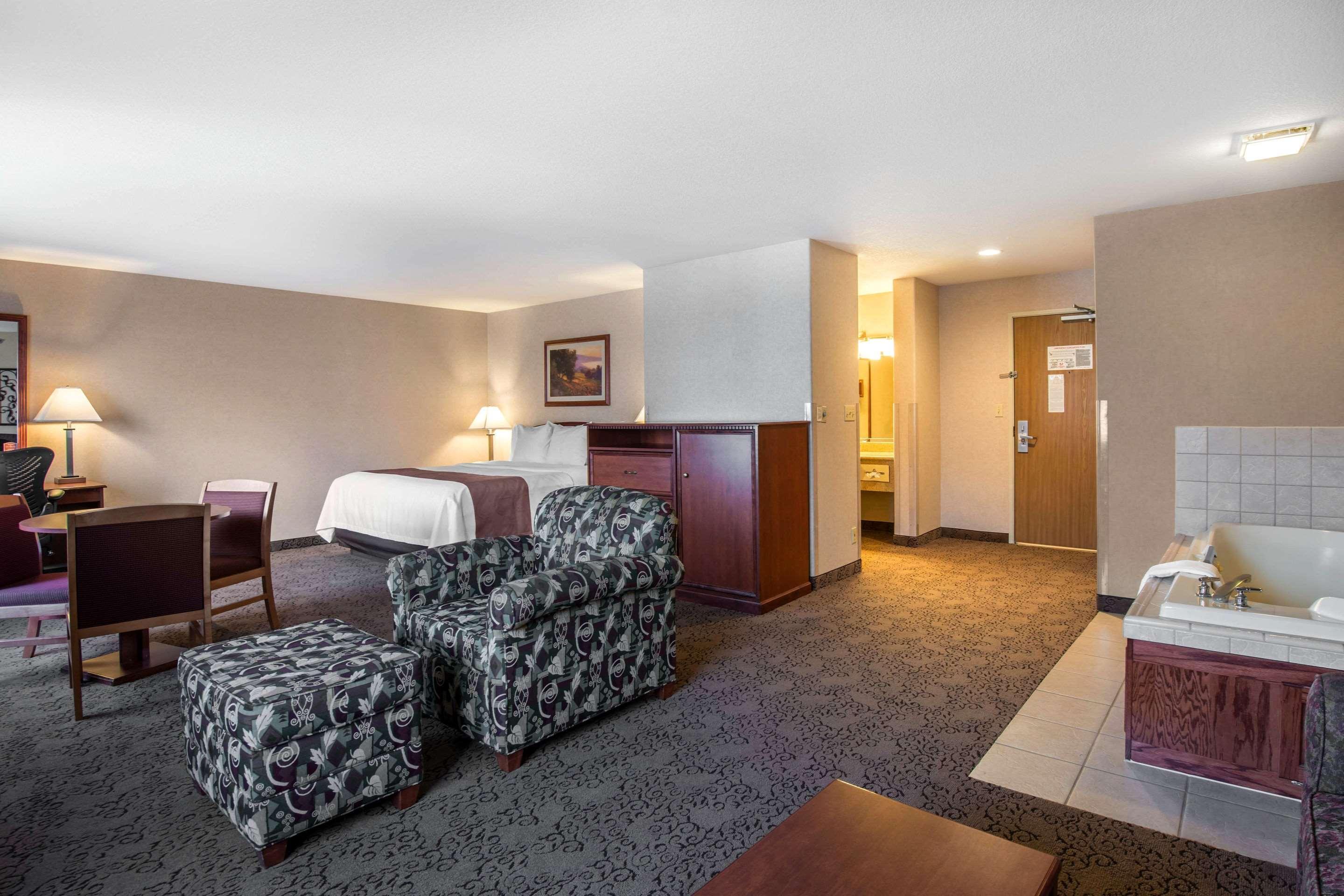 Quality Inn Burlington Exterior photo